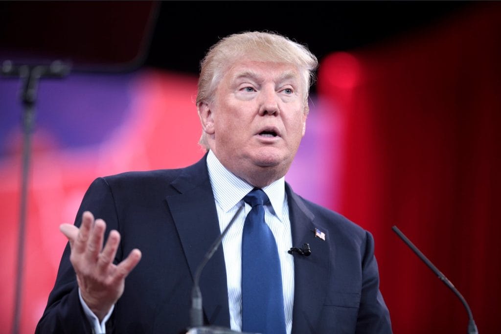 Jantar de Trump gera polêmica e acusações de corrupção