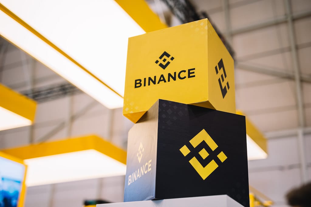 Binance reforça time