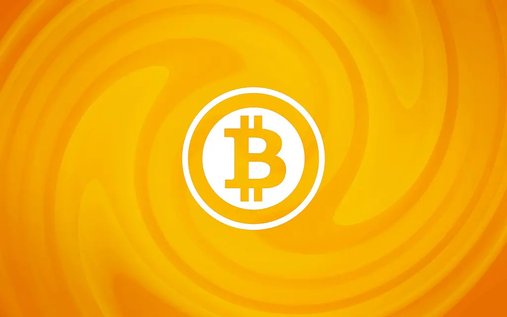 Das weiße Bitcoin-Symbol auf einem orangefarbenen, wirbelnden Hintergrund.