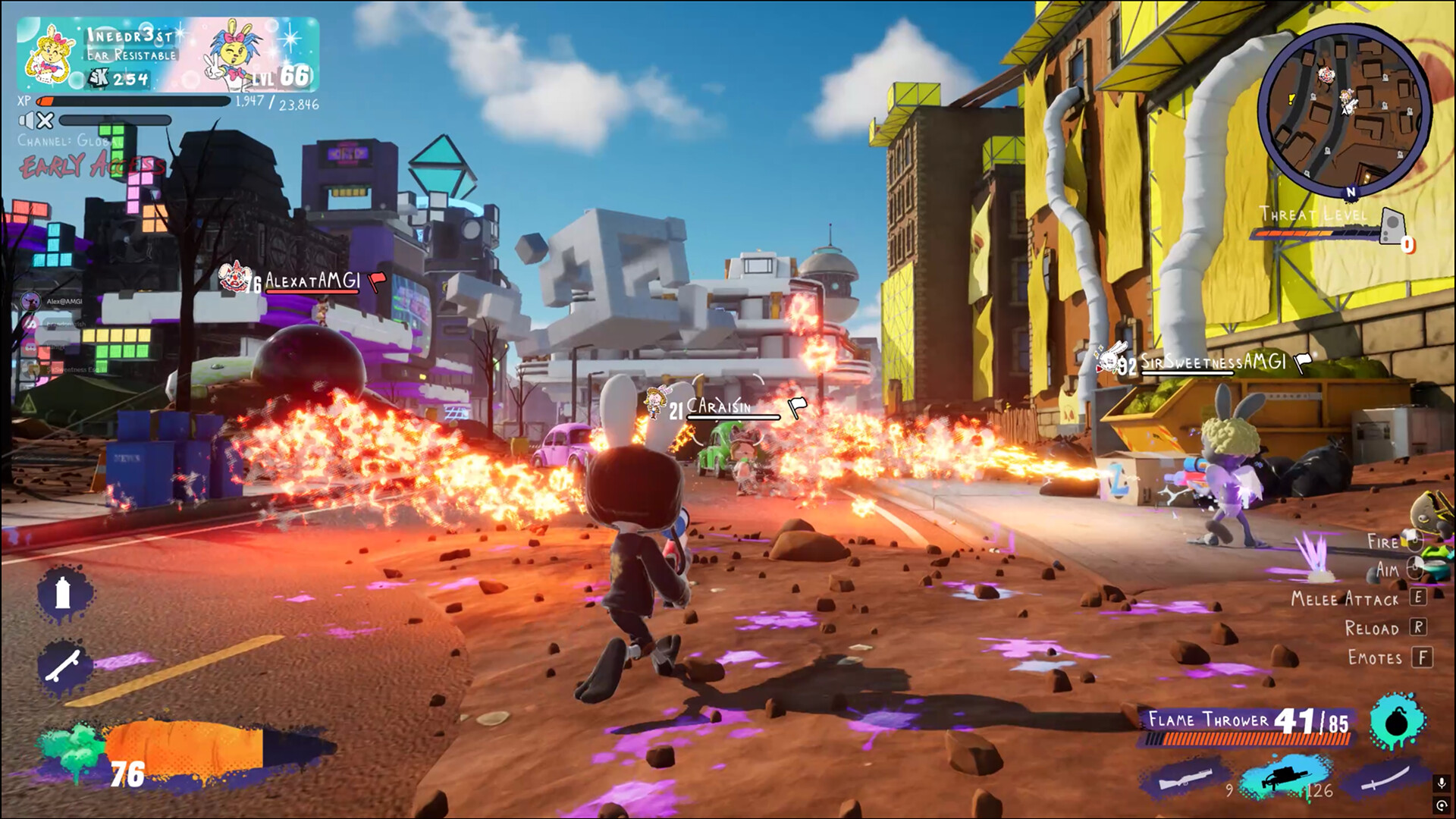 Coniglio armato combatte in città colorata nel gioco My Pet Hooligan.