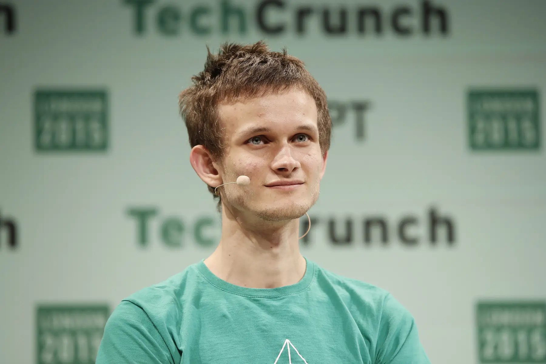 Vitalik Buterin spreekt tijdens TechCrunch London 2015.