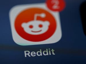 Ações da Reddit se valorizam