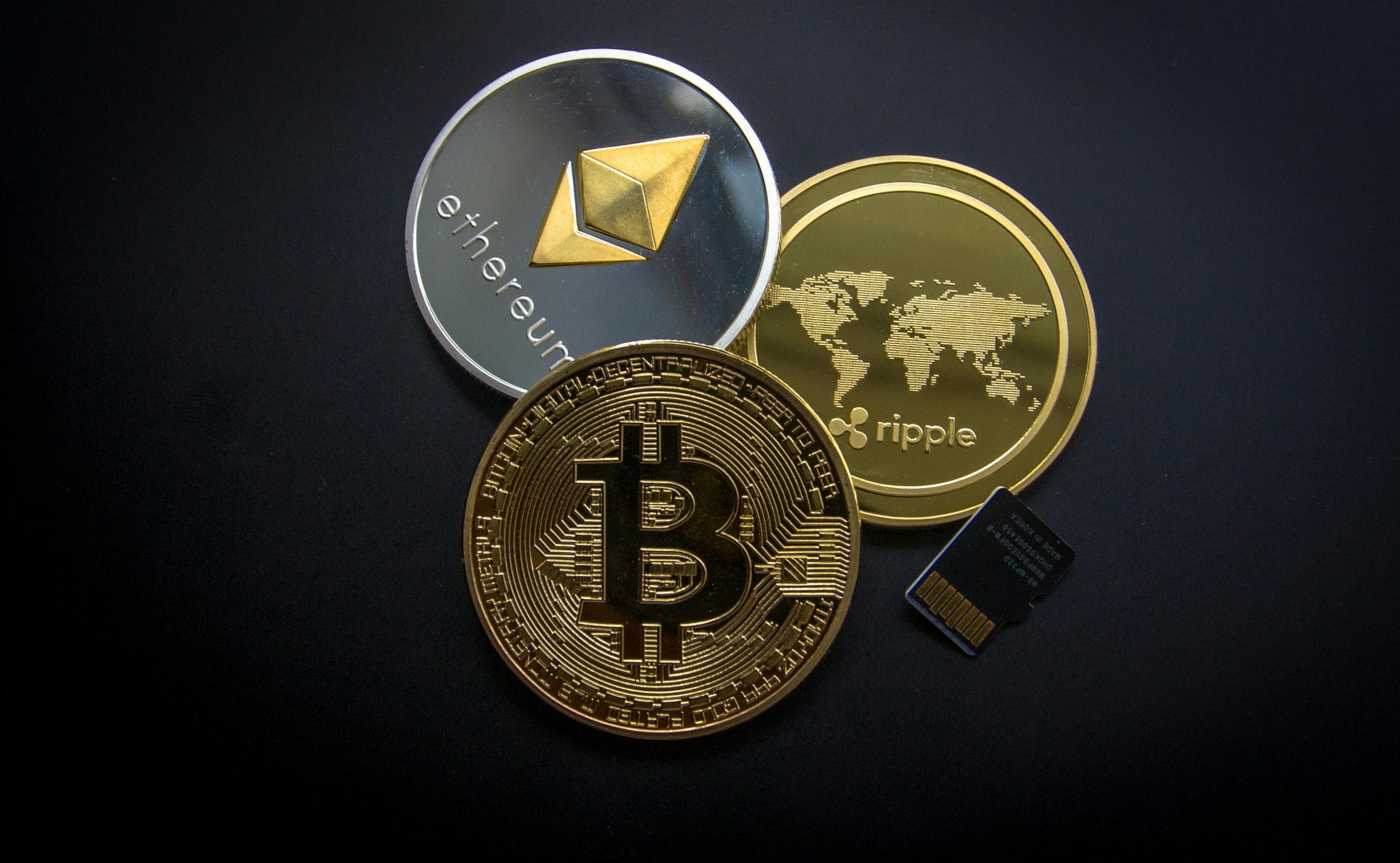 Imagem com ilustrações de criptomoedas