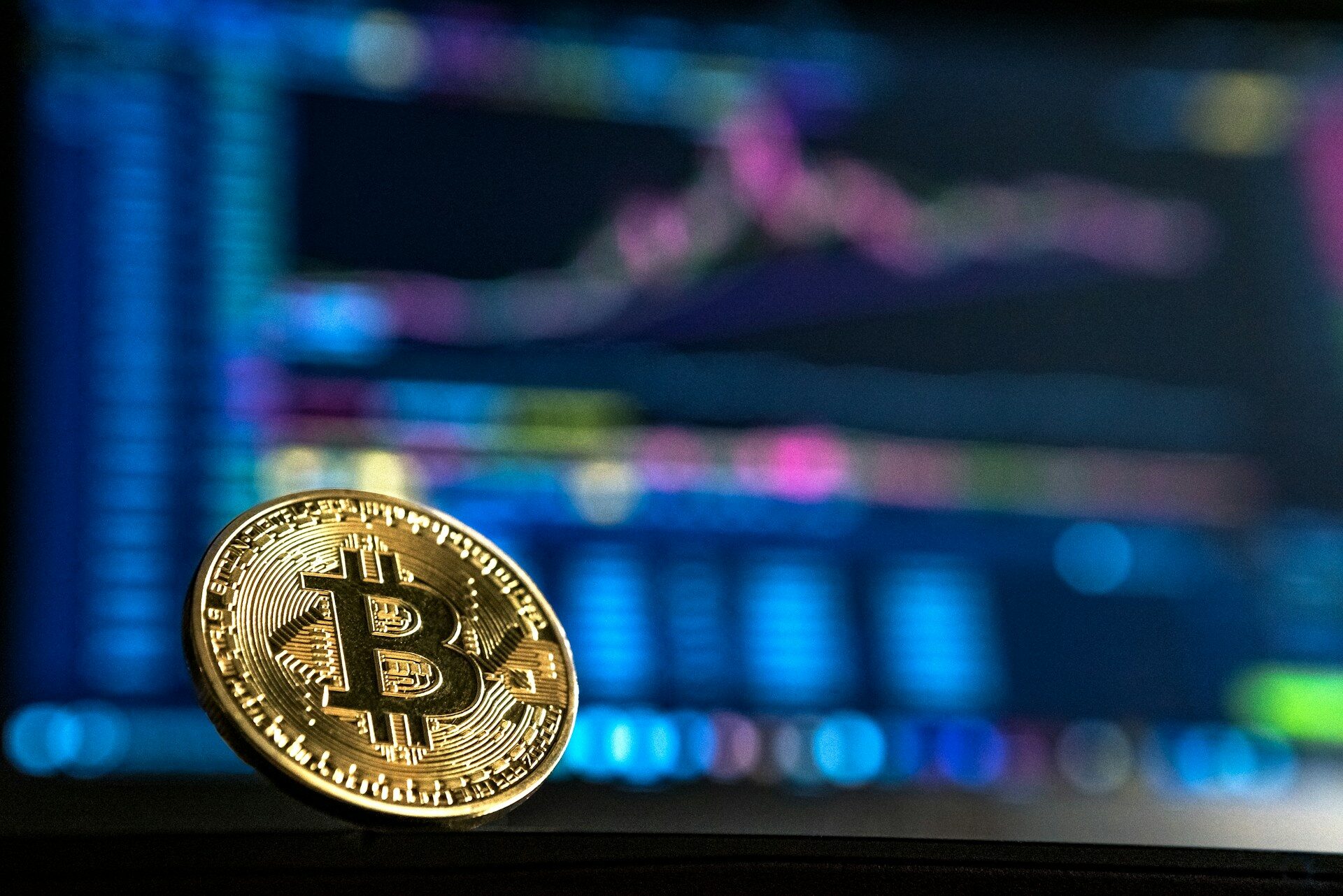 ¡Bitcoin al borde del rompimiento! El analista advierte precaución