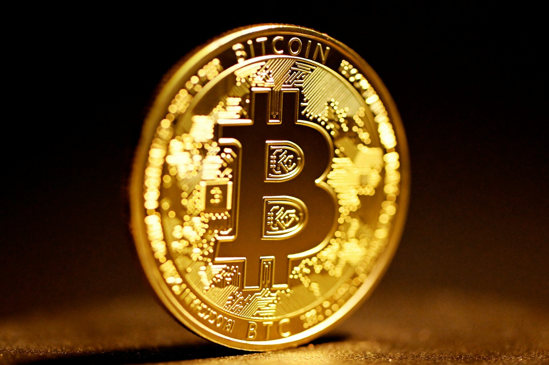 Arthur Hayes predice que Bitcoin podría tocar fondo en $70,000 y prepara una oportunidad de compra