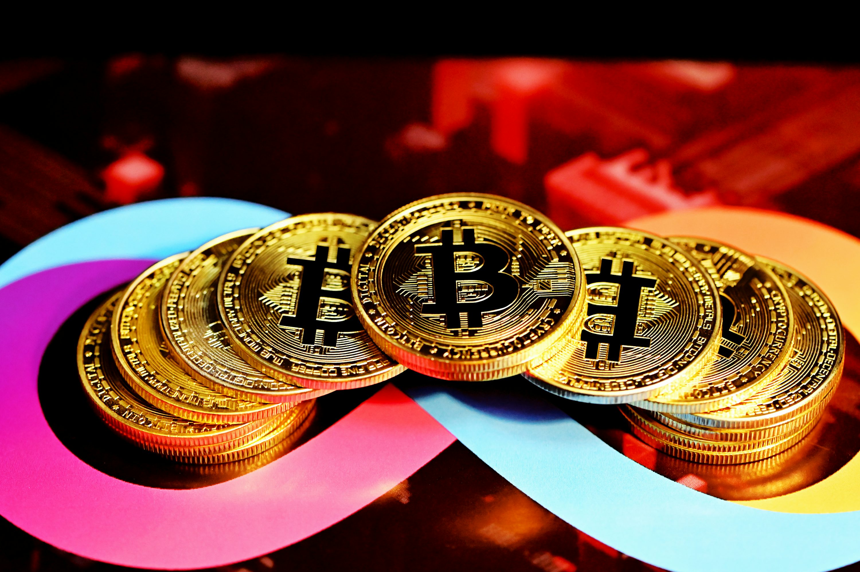 Bitcoin Must Close Above $107,000 To Confirm Breakout Or Risk Dropping To $98K