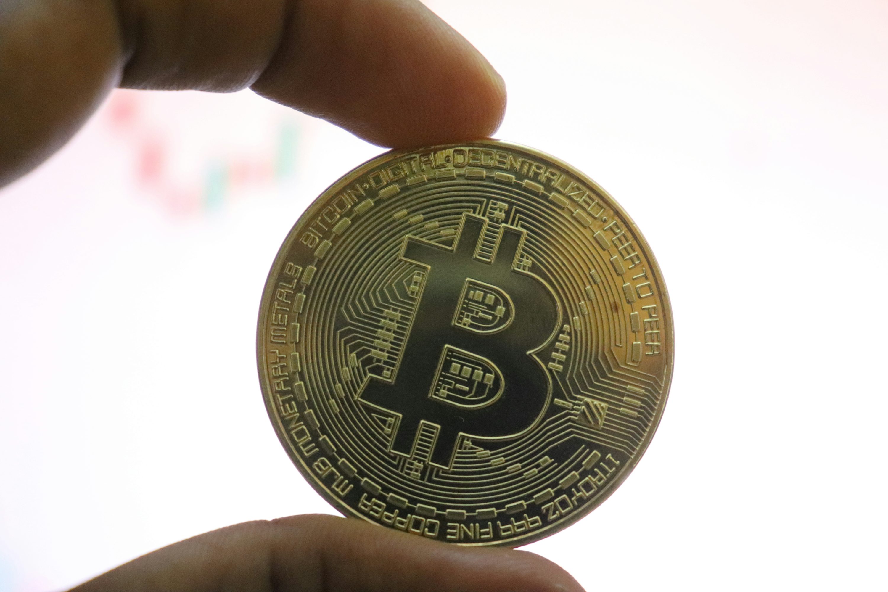 Bitcoin: ¿Cruz dorada inminente o alerta por las ballenas?