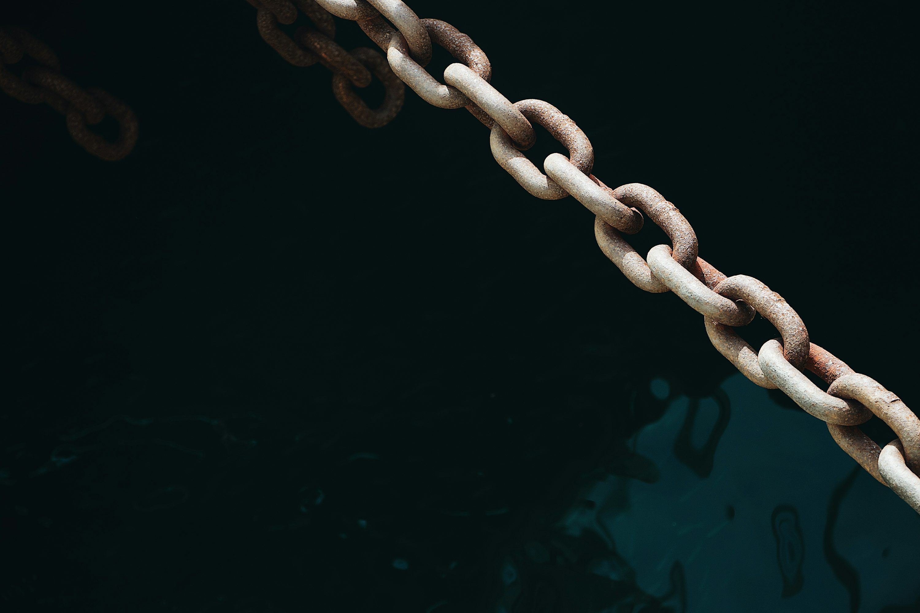 Chainlink vs. XRP: ¿Quién dominará la integración blockchain de SWIFT?