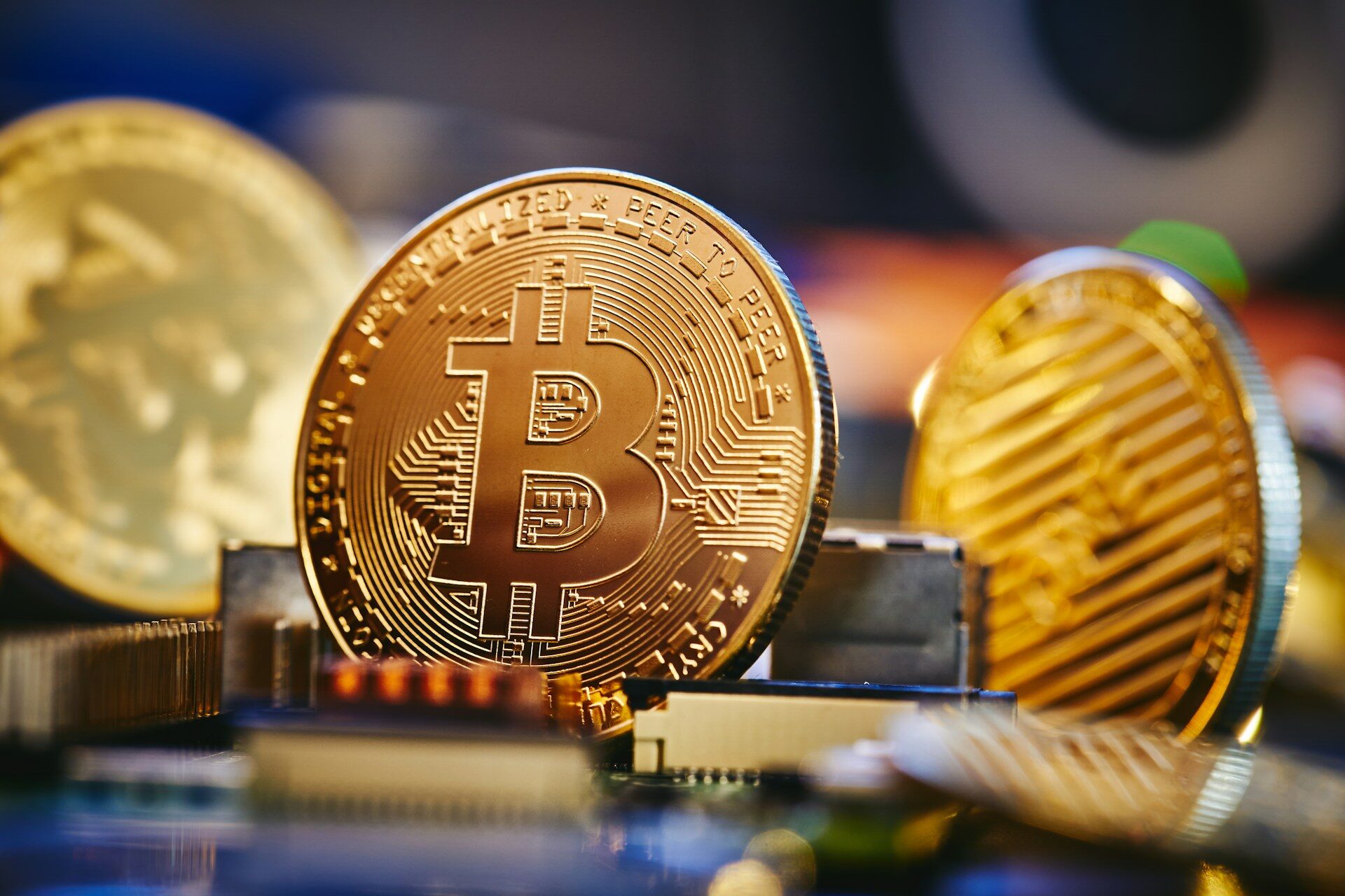 ¡Bitcoin al alza! La Fed recorta tasas y el suministro se reduce, ¿escasez a la vista?