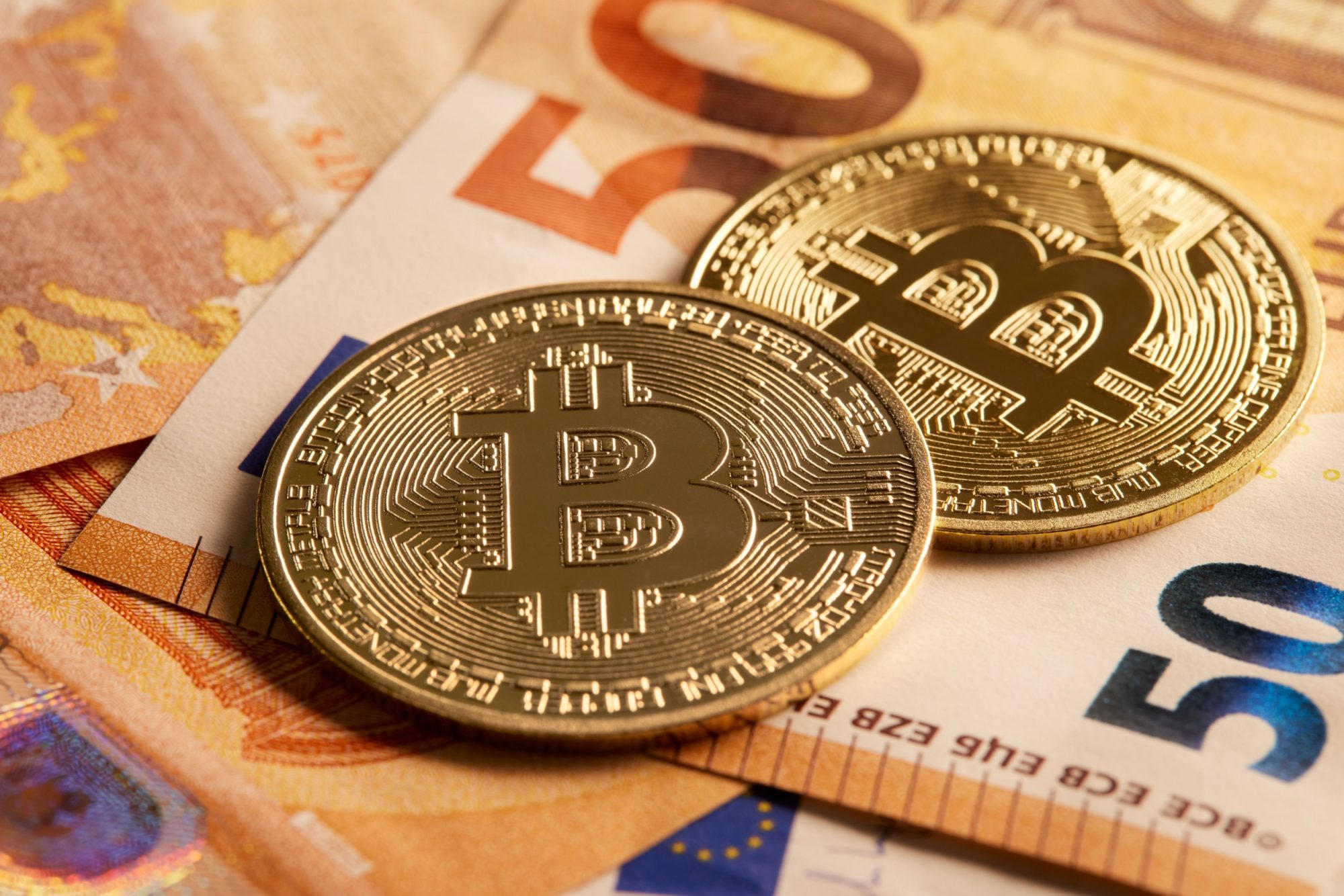 La inversión en ETFs de Bitcoin supera los 15 años de influjos de oro en solo dos años